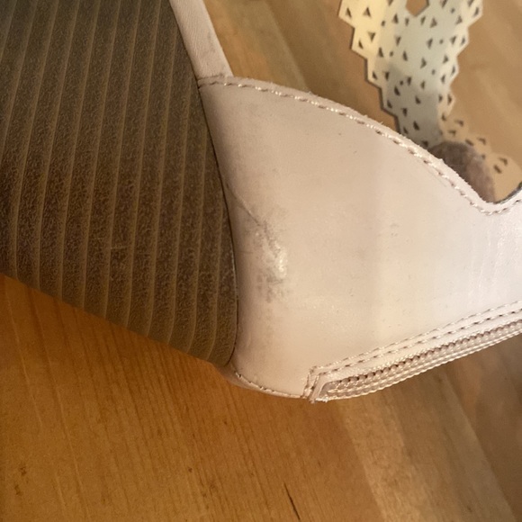 Blush pink dress shoes worn a couple of times. In good condition - Picture 4 of 6